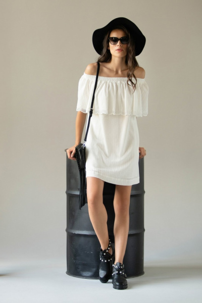 Платье с открытыми плечами Платье с открытыми плечами