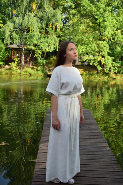 Длинное льняное платье Цельная Длинное льняное платье Цельная