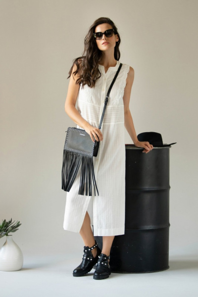 Хлопковое платье с кружевной отделкой на груди Хлопковое платье с кружевной отделкой на груди