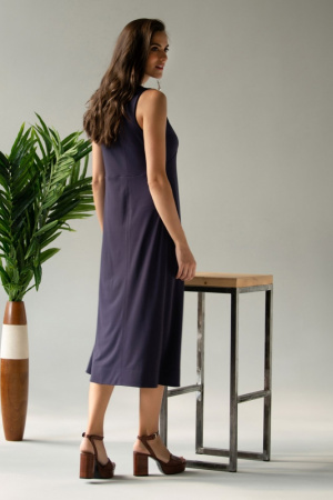 Платье с V-образным вырезом