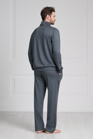 Спортивный костюм с воротником стойка