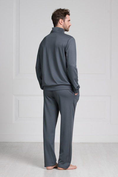 Спортивный костюм с воротником стойка