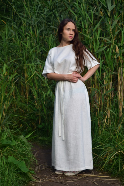 Длинное льняное платье Цельная Длинное льняное платье Цельная