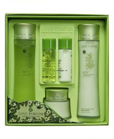 Подарочный набор по уходу за лицом с экстрактом алоэ вера 3W Clinic Christian Renoir Aloe Vera Special Care System Women Set