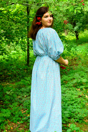 Платье с открытыми плечами и рукавами Аленушка