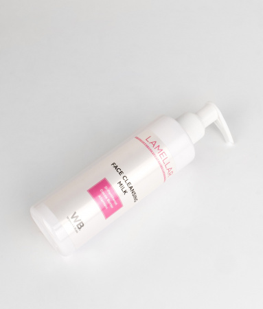 Молочко для лица очищающее с D-пантенолом Woman's Bliss Face Cleansing Milk,  200 мл