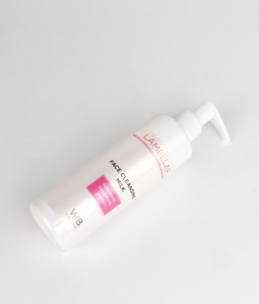 Молочко для лица очищающее с D-пантенолом Woman's Bliss Face Cleansing Milk,  200 мл