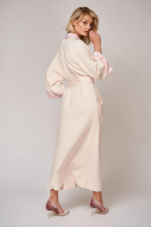 Халат нежного цвета